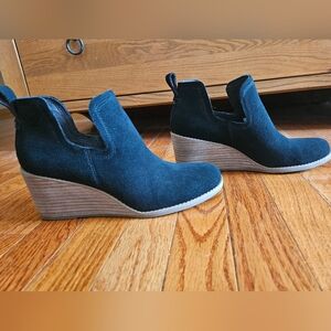 TOM'S Women's Black Suede Wedge Booties - Stylish Everyday Comfort